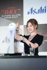 白石麻衣、出来立てビールに「とっても美味しい」