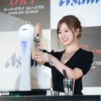 白石麻衣、出来立てビールに「とっても美味しい」