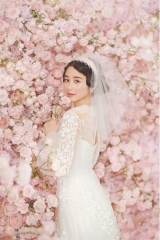 堀田真由「可愛すぎる」花嫁姿、鈴木仁は「等身大」花婿