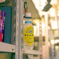 ラウールら同級生と校舎に向かう