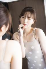 HKT48森保まどか、フォトブック未公開カット　大人な表情など多彩