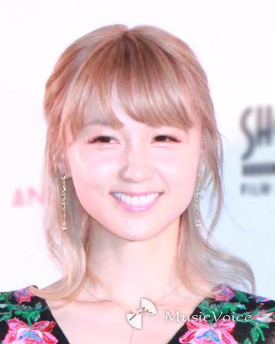 Dream Ami、入浴中の姿を公開　クロスした足が美しい