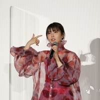 浜辺美波『映画 賭ケグルイ 絶体絶命ロシアンルーレット』
