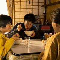 映画『護られなかった者たちへ』場面写真