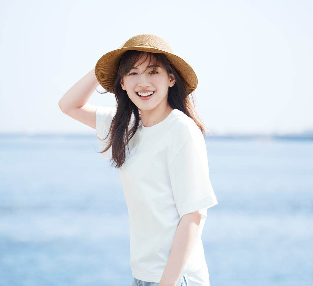綾瀬はるか、釣りに挑戦　久々の海辺に「海風を感じられて嬉しかった」