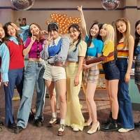 TWICE、生配信で累計47万人を魅了　“恋”のお悩みにも生回答!?