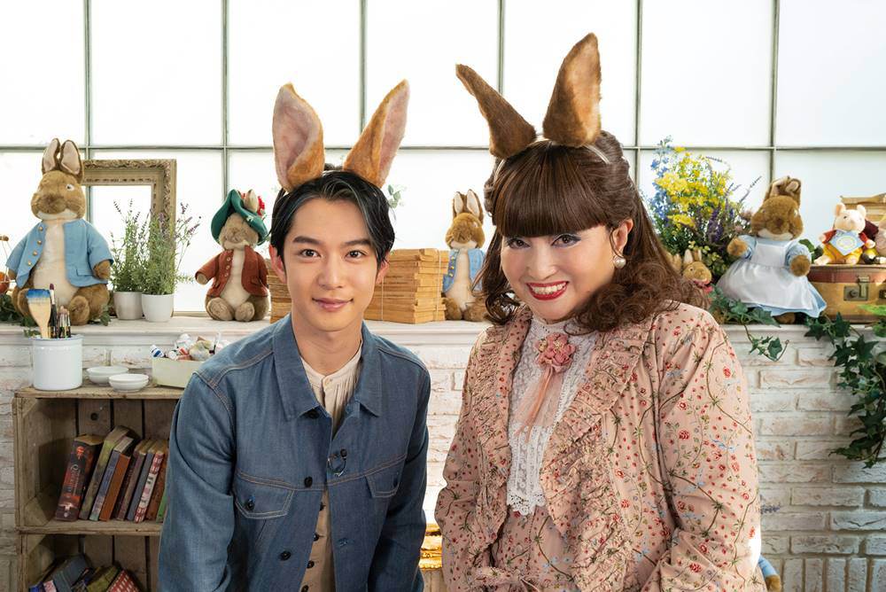 黒柳徹子、大照れ　千葉雄大と“うさ耳”