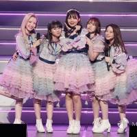 AKB48宮里莉羅が卒業セレモニー、本田仁美が手紙「いつでも味方」