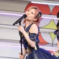 【今日の１枚】「ヘビーローテーション」を歌う岡田奈々