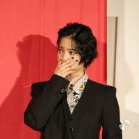 平手友梨奈『ザ・ファブル　殺さない殺し屋』公開初日舞台挨拶