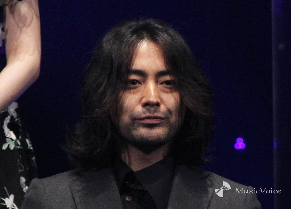 山田孝之のブリーフ姿「ナイスですね～」水川あさみが集合ショット