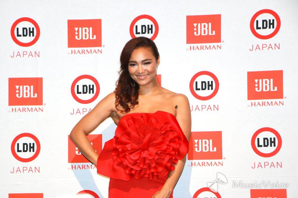 Crystal Kay「体全部で感じて聴くのが好き」“爆音リスニング”への意欲