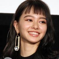 山本舞香、腹筋が話題