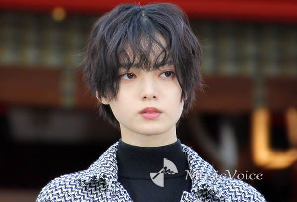 平手友梨奈「かけがえのない世界」初披露に反響「唯一無二の存在」