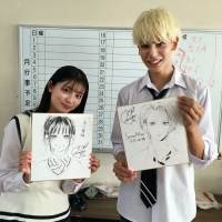 ラウール＆吉川愛、原作者・村田氏の直筆イラスト色紙に興奮