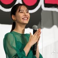 新木優子『100日間生きたワニ』公開初日舞台挨拶