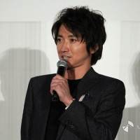 藤原竜也『鳩の撃退法』完成披露舞台挨拶