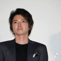 藤原竜也『鳩の撃退法』完成披露舞台挨拶