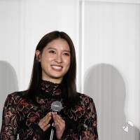 土屋太鳳『鳩の撃退法』完成披露舞台挨拶