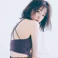 堀未央奈、“変化球キャミ”でドキッと　美背中惜しみなく
