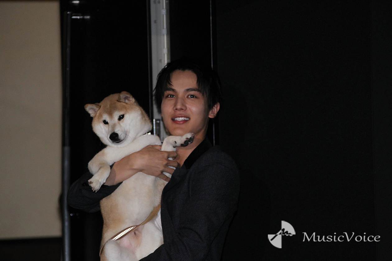 中川大志、真夏にダウン＆犬まみれ「あんなに犬を全身で感じたのは初めて」
