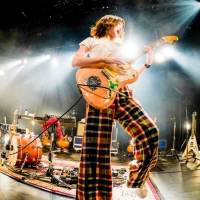 Rei、アコースティック東名阪ツアーで見せた”Mahogany Girl”の真価