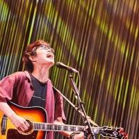 川崎鷹也、ギター1本で臨んだワンマンライブ「皆さんから拍手をもらうと、全身が痺れるんです」