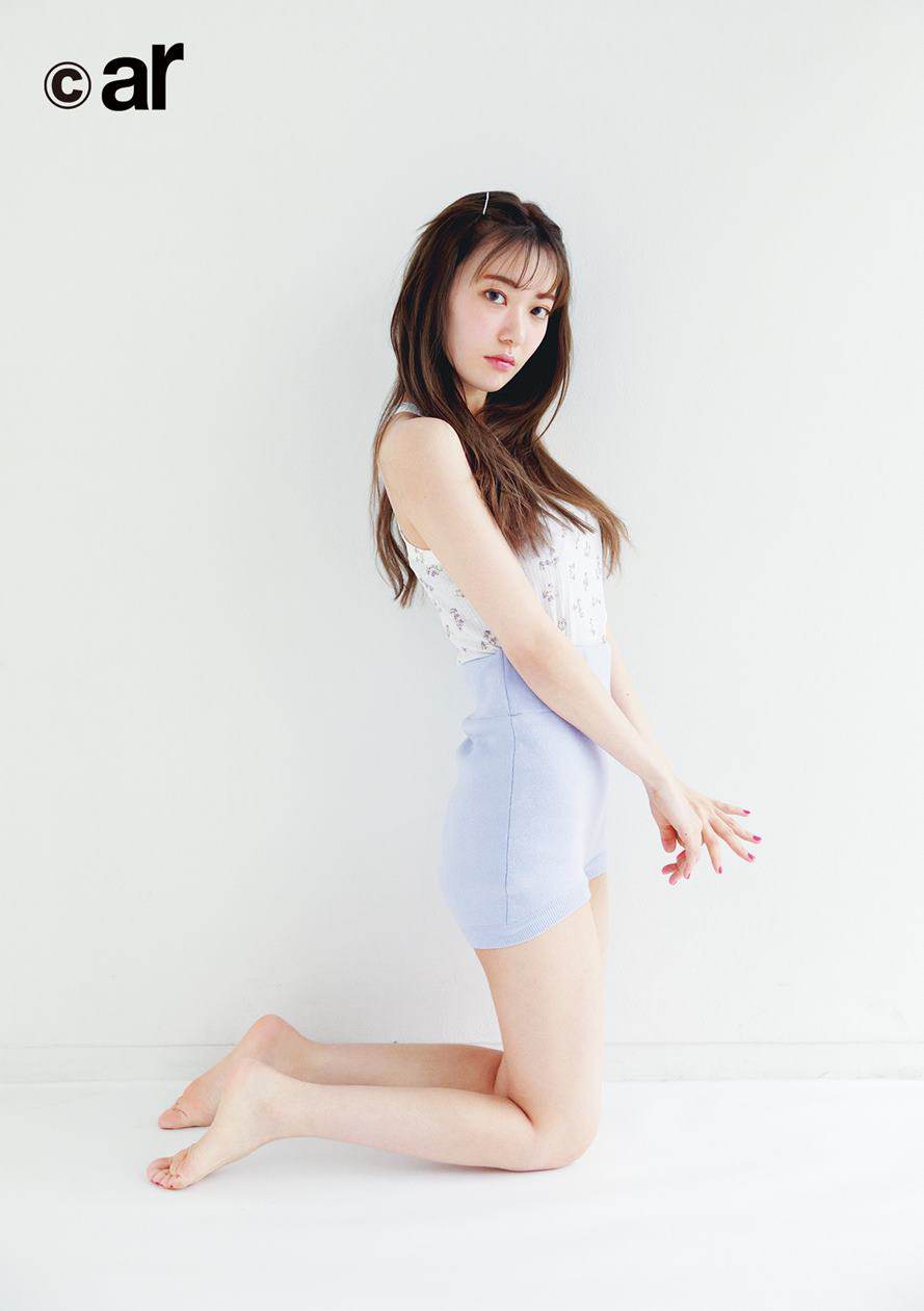 宮脇咲良、初登場「ar」で美太もも披露