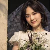 乃木坂46山下美月、初のウエディングドレス姿「花嫁さんって素敵」