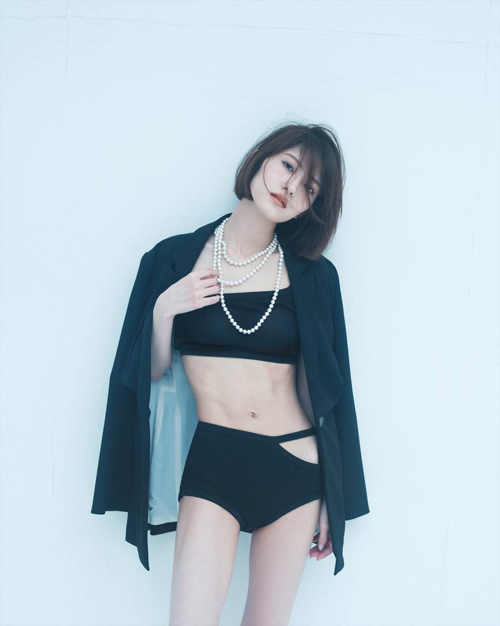 若月佑美、美腹筋＆美尻カット公開「やっぱり恥ずかしい気持ちも…」