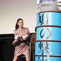 土屋太鳳『鳩の撃退法』公開初日舞台挨拶