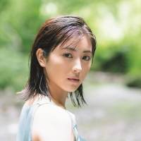浜辺美波、写真集発売決定　初水着で撮影も　「素の自分を見せられた一冊に」