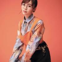 Girls２がメガネルック披露