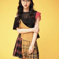Girls２がメガネルック披露