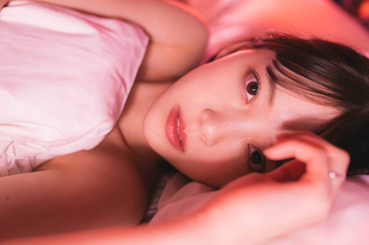 堀未央奈「お色気作戦、成功…」ベッドオフショットが「色気ありすぎ」