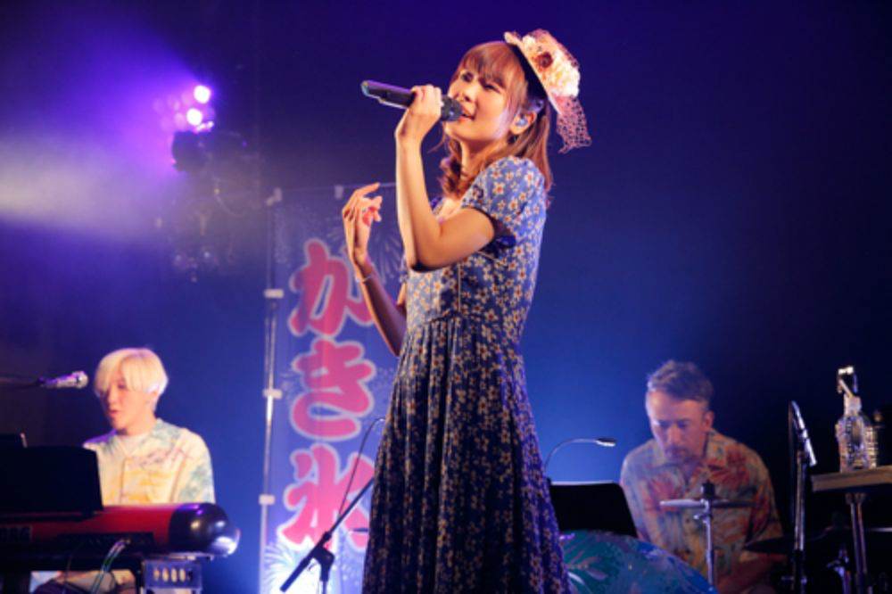 渕上舞「拍手で感情がわかる！」“みんなで”夏を満喫したアコースティックライブ