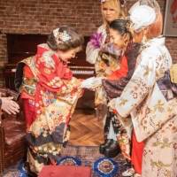 令和三姉妹、ツアーファイナルアンコール公演にこまどり姉妹の出演が決定