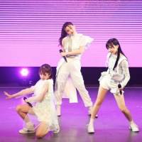 iScream「最初で最後、一生に１回しかない」初のオンラインライブ開催