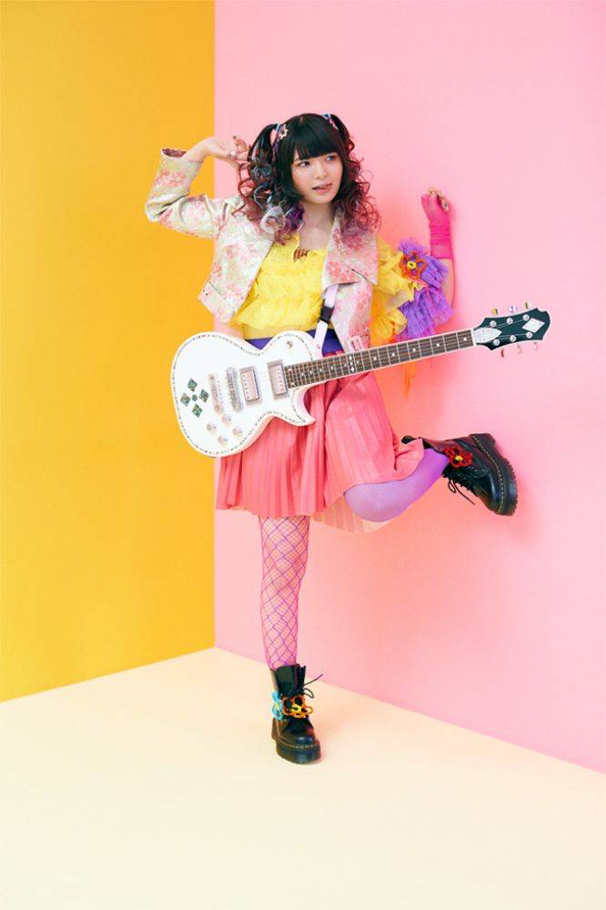 BAND-MAID小鳩ミク、ソロプロジェクトcluppoで見せる“世界平和”へのネクストステップ
