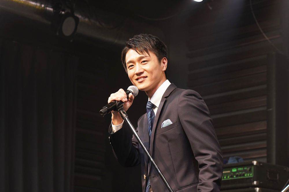 真田ナオキ、初のオリジナルアルバム発売「人に寄り添う歌を歌いたい」