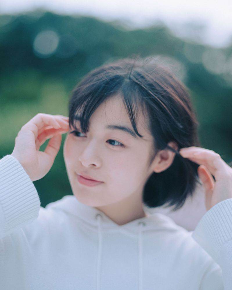 森七菜、Mステで披露した新曲「深海」MVをYouTubeプレミア公開