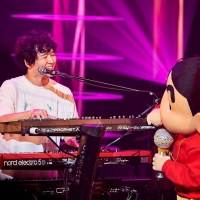 マカロニえんぴつ、クレヨンしんちゃんとステージで夢の共演