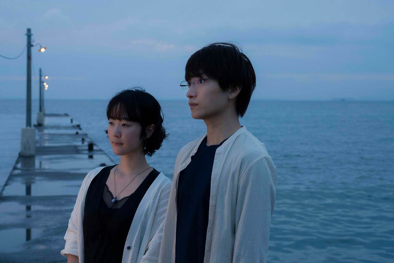 黒木華が金子大地に肩ズン、儚げで甘い海辺デート　甘い恋模様は現実？