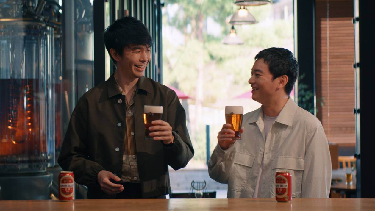 光秀と信長が現代に？長谷川博己＆染谷将太「照れくささが」新CM共演