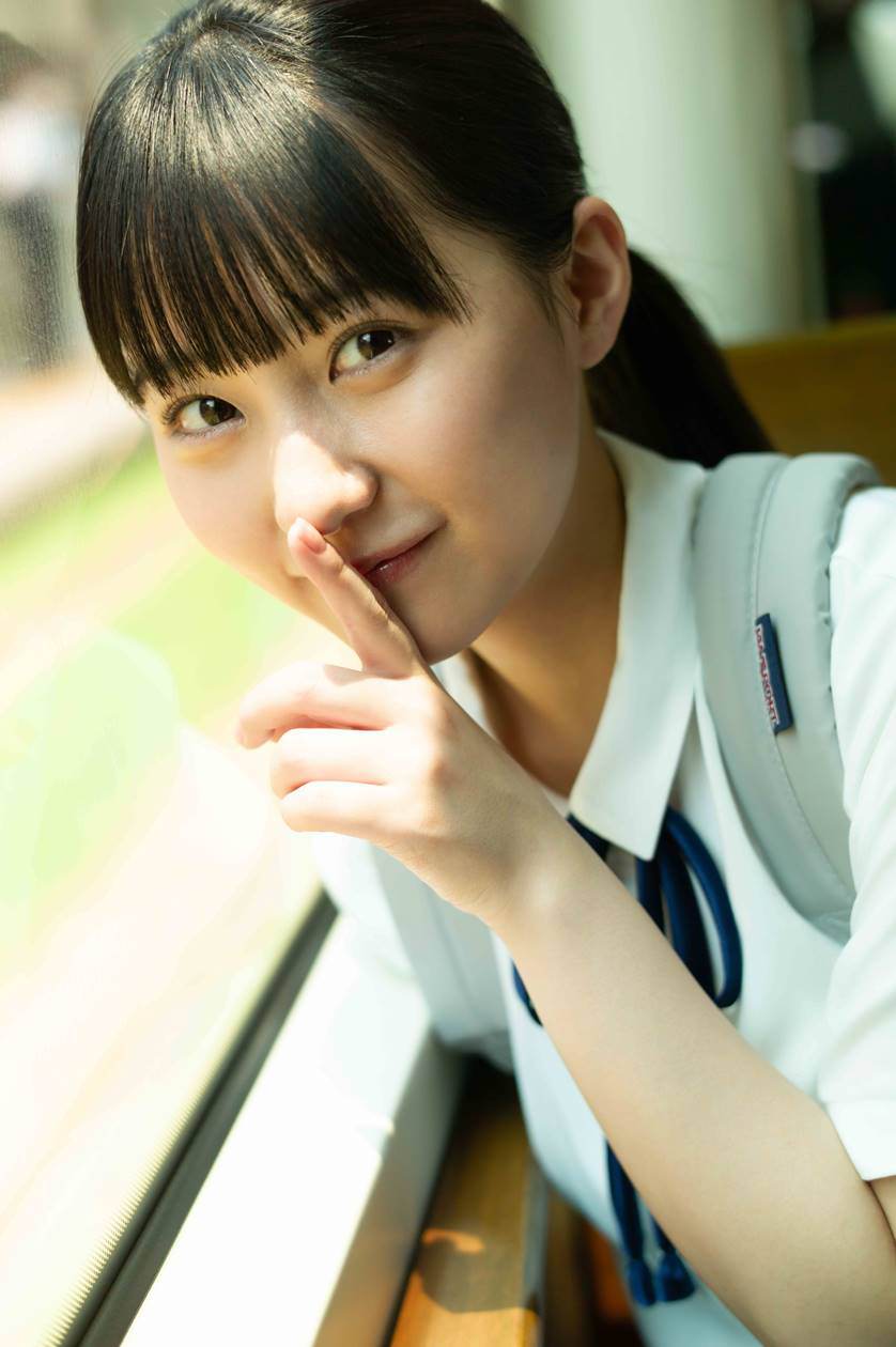 HKT48田中美久1st写真集『１／２少女』、オリコン１位　２度目重版も