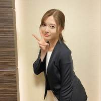 白石麻衣、お仕事モード姿に「知的で美しい」