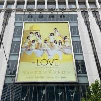 ＝LOVE、渋谷マルイ壁面に超巨大ポスター登場
