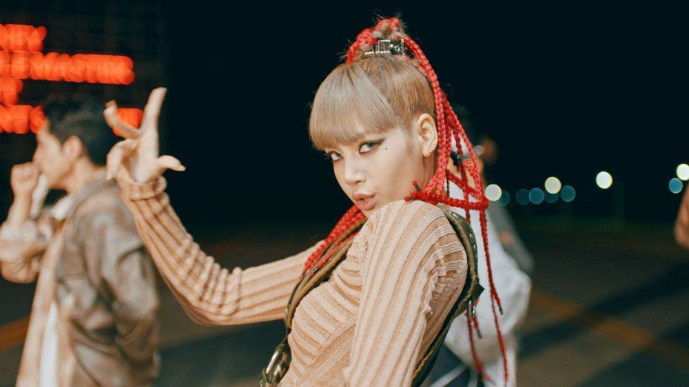 BLACKPINK・LISA「MONEY」パフォーマンスビデオ初公開