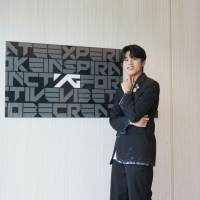 TREASURE、メンバーたちが“あなた”を所属事務所新社屋に招待