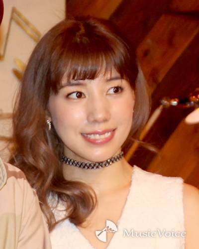 仲里依紗「本気の女優の水着」第２弾好評、サ活で美脚＆すっぴん披露